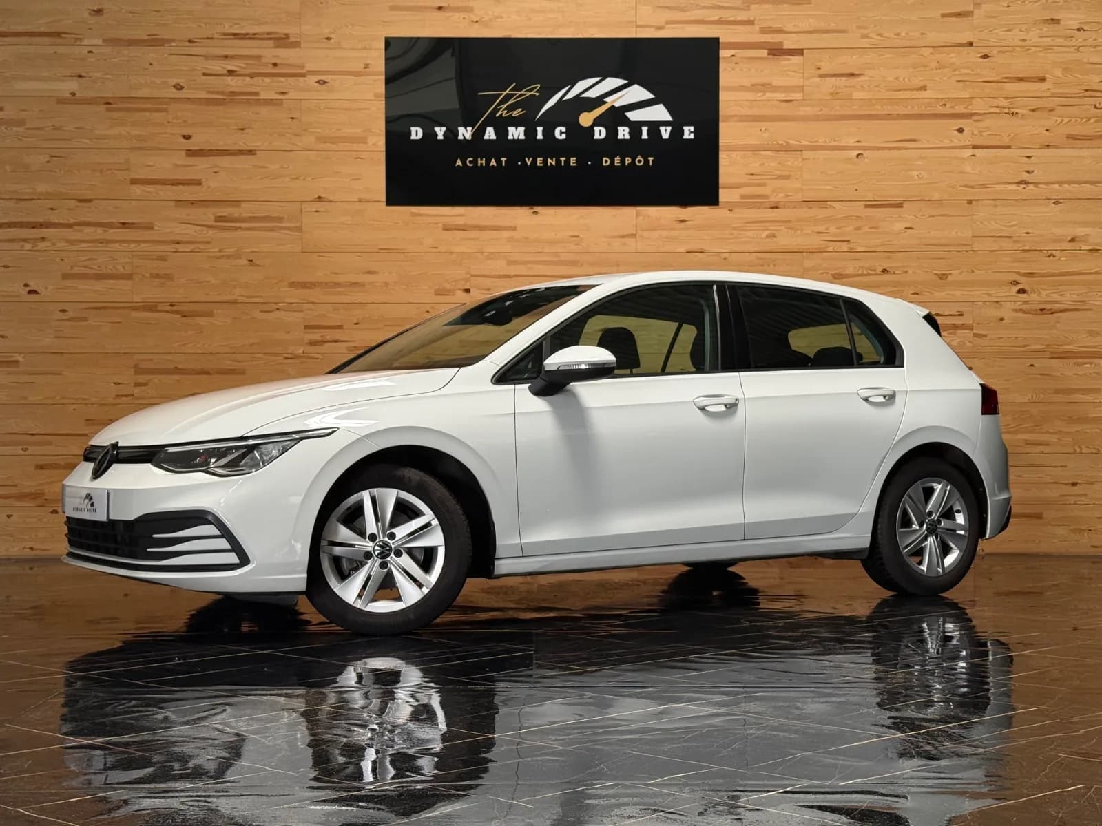 VOLKSWAGEN GOLF Life